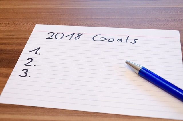 A blank 2018 goals list with a blue pen.