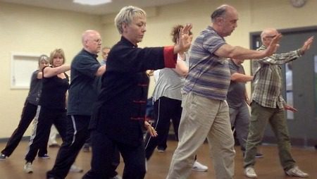 A group practicing tai chi in a community setting.